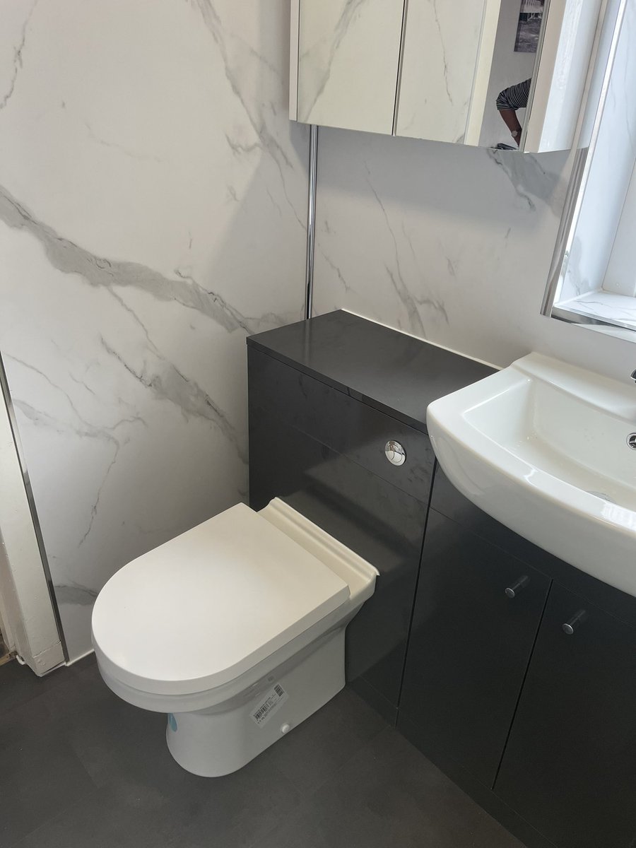 garyblairltd's tweet photo. Carrara Marble Wet Wall &amp; Anthracite 💦 #Bathroom #Ayrshire https://t.co/JsT80Ea47Y