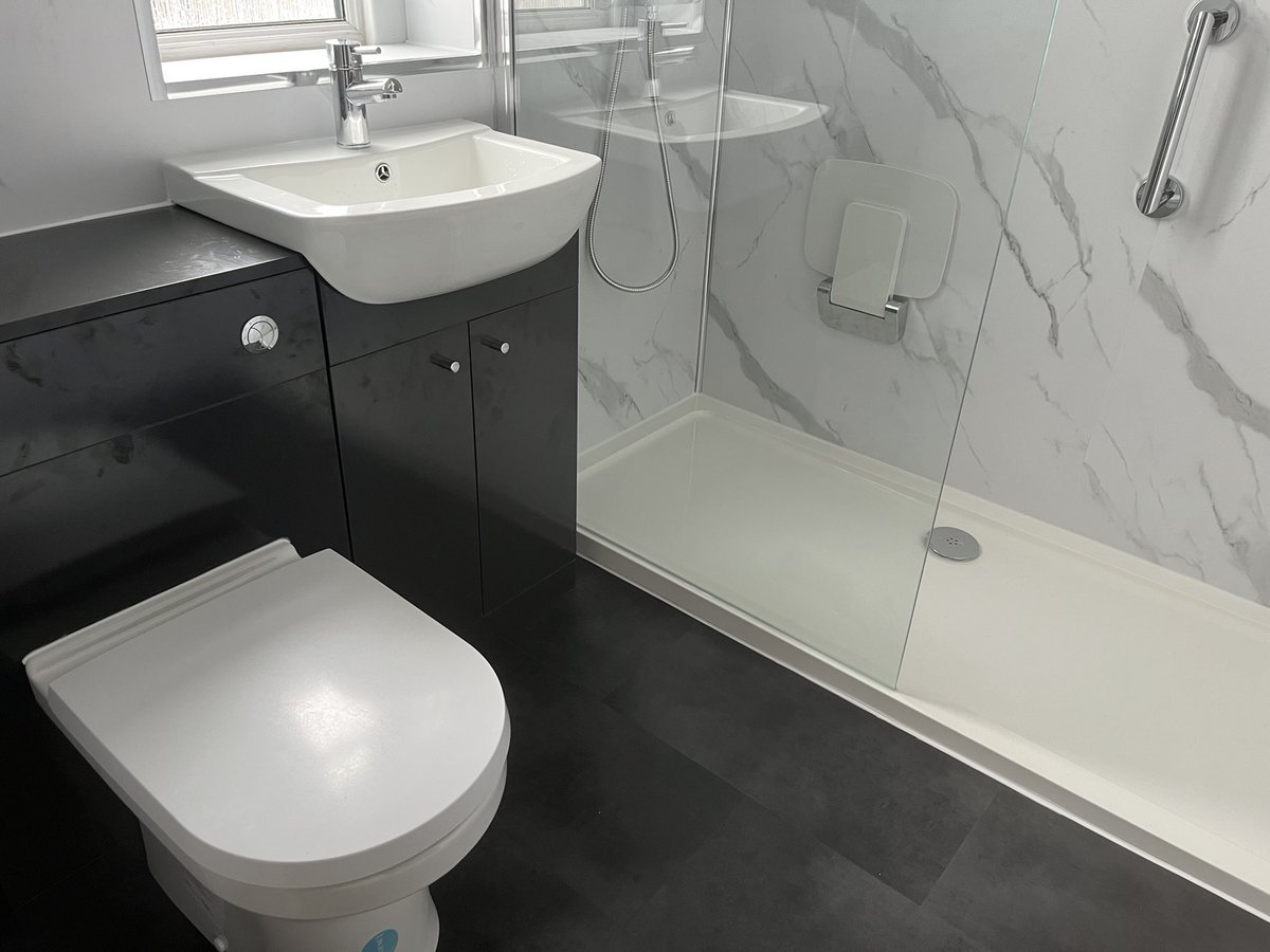 garyblairltd's tweet photo. Carrara Marble Wet Wall &amp; Anthracite 💦 #Bathroom #Ayrshire https://t.co/JsT80Ea47Y