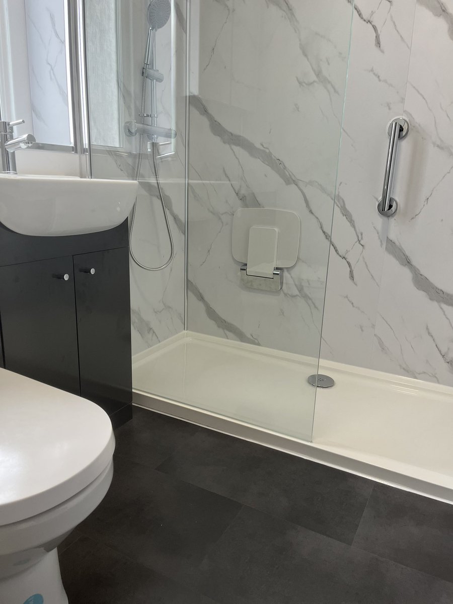 garyblairltd's tweet photo. Carrara Marble Wet Wall &amp; Anthracite 💦 #Bathroom #Ayrshire https://t.co/JsT80Ea47Y