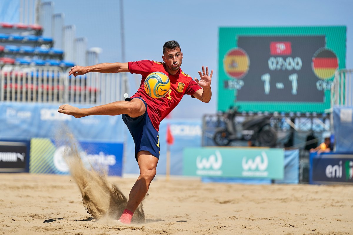 FutbolPlayaRFEF's tweet photo. 🤩 SEE YOU IN BALI 2023!!

🎫 También la @SEFutbol Playa ⚽️🏖 logra billete para los @AWBG_official con la victoria en cuartos

⚔️ España 🇪🇸8️⃣-3️⃣🇩🇪 Alemania

⚽️ Con goles de @antonio3jmh, @Joseeariaas (2), @ChikyArdil, @Alexmartiin9, @franmejias10, @kuman_santiso y @Cassanobeas https://t.co/JF0Scf2AXZ