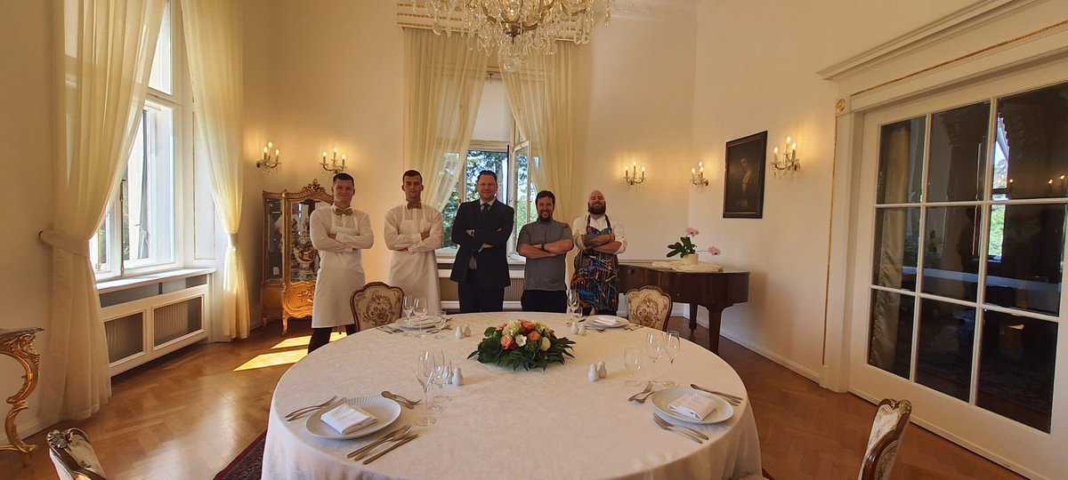 coloseumholding's tweet photo. Tento týden #ObcanskaPlovarna připravovala catering v krásných prostorách Kramářovy vily. Mezi váženými hosty byl i náš pan premiér Petr Fiala nebo n��mecký kancléř pan Olaf Scholz. https://t.co/gtEhQSLpCG
