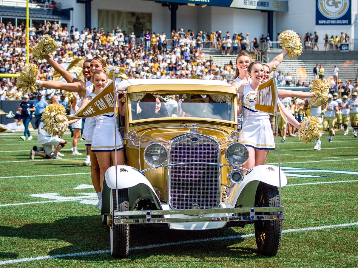 🆙 with the White and Gold 🐝

#CollegeColorsDay