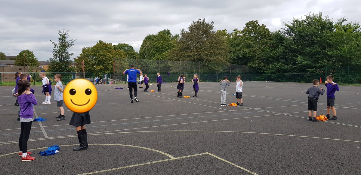 Darnley_Primary's tweet photo. Primary 4a have had a blast at football this week! We were learning about reaction times and how to improve our awareness. We're already excited for our next lesson! @ActiveschoolsST https://t.co/sRaisHWWUb