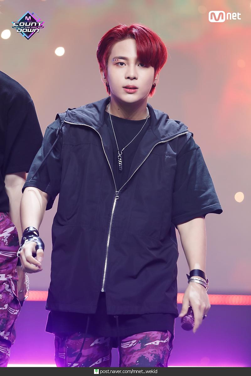 timeto_jongho's tweet photo. 200903 엠카 비하인드 포토

#ATEEZ #에이티즈 #JONGHO #종호 https://t.co/KYsLERVAFD