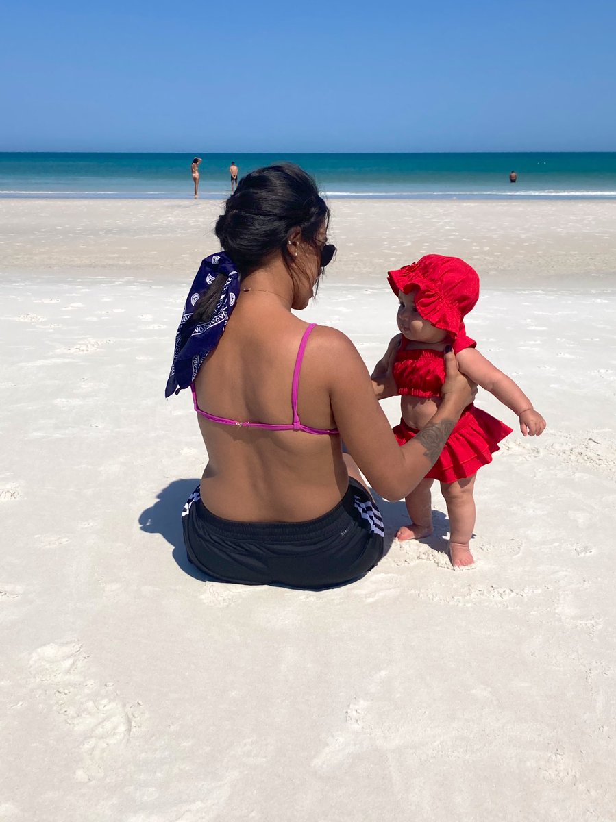 joycefelix_s2's tweet photo. Registro, 1º vez do meu neném na praia.💗 👙 ☀️ https://t.co/tu3O4Xscia