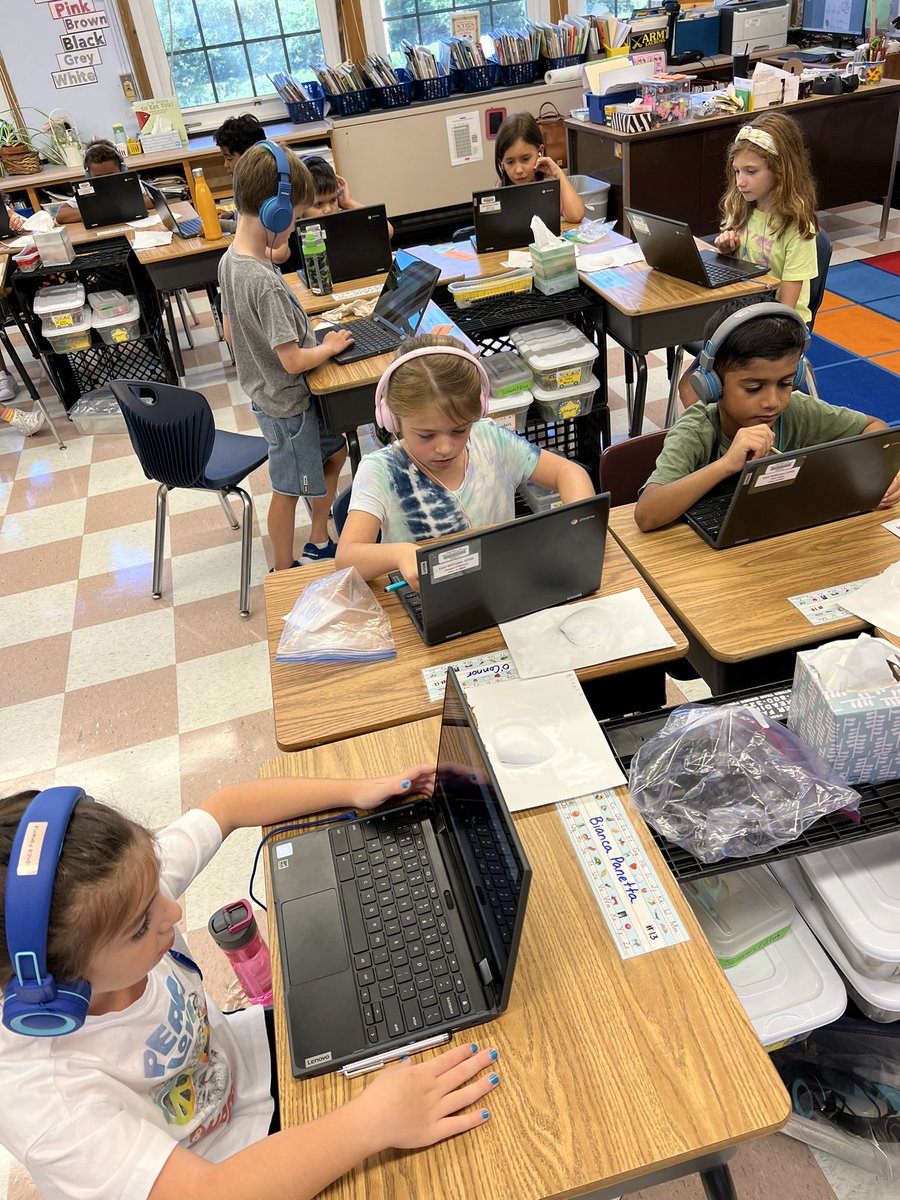 We are diving into math with <a href="/SplashLearn/">SplashLearn</a> 🐠 💻 #ewlearns <a href="/NorthSideEW/">North Side School</a>