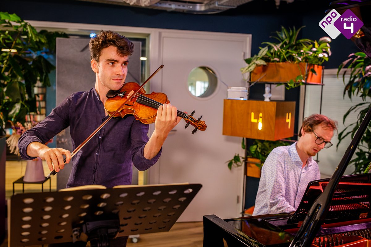 Straks live op @NPORadio4 violist Pieter van Loenen en pianist Tobias Borsboom met muziek van Beethoven en Ravel. Volgend weekend is hun #festival Klassiek achter de Duinen in #DenHaag met o.a. pianist Nikola Meeuwsen, cellist Harriet Krijgh en schrijver @JokeHermsen