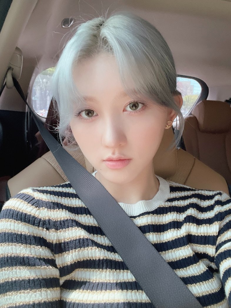 gaeulkims's tweet photo. making a new appearance on the second day of september. new month, new hair! please say hi to mint gel 👋 https://t.co/GfJ1BkKyi2