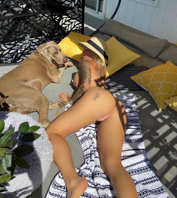 Doggy dog kinda day 😁 he&rsquo;s my buddy. https://t.co/rZcZ0NAhb8