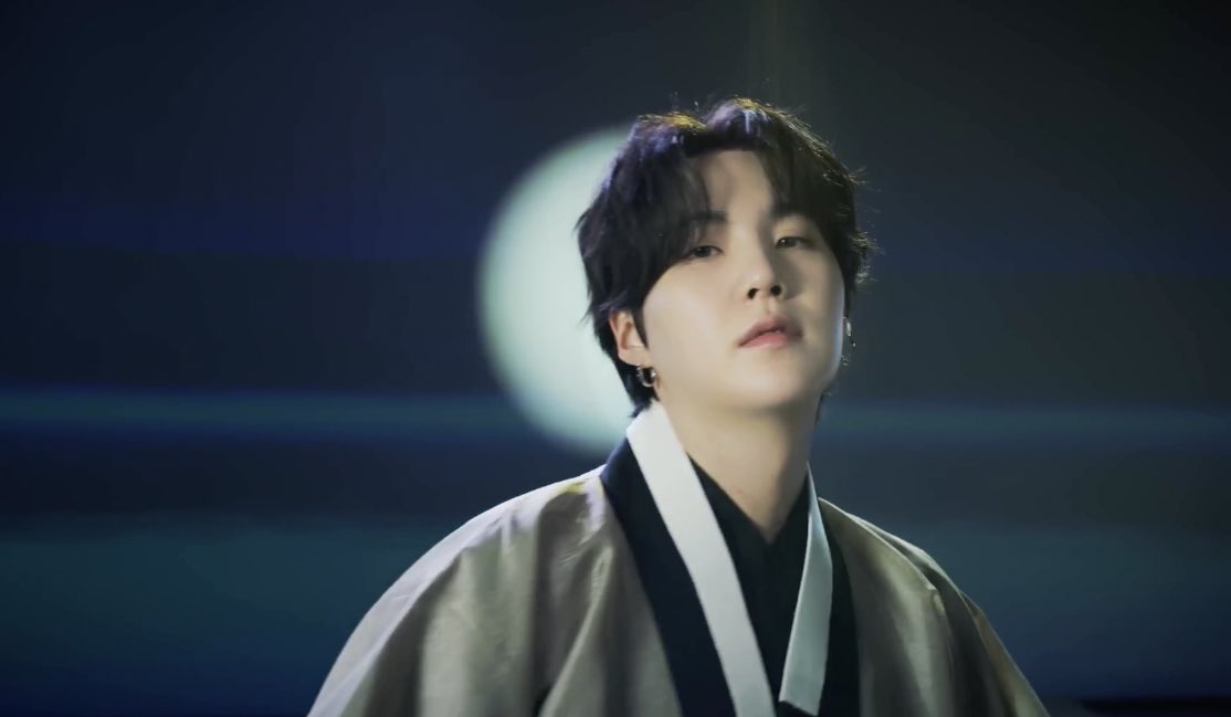 agustdfms's tweet image. min yoongi is so beautiful