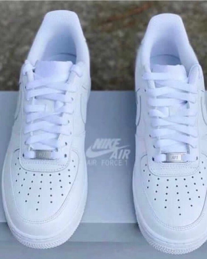 agbenaa01's tweet photo. @gyaigyimii @didierdrogba Vans ;200
Nike ; 250
0504804939 https://t.co/ZYDdIT9R12
