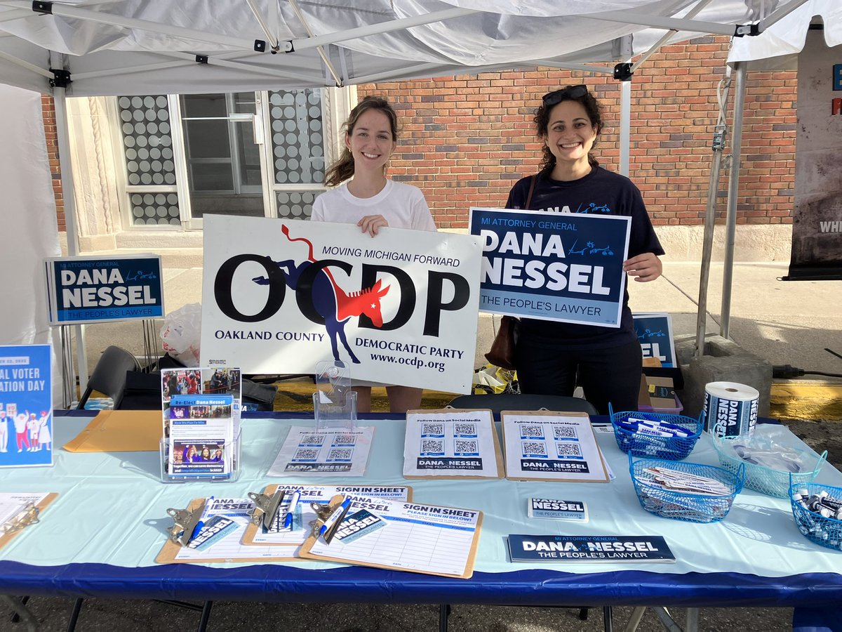 OaklandDems's tweet photo. Come see the OCDP and AG at Arts, Beats &amp; Eats! There will be live music, art, beverages, and possibly crudité. #DemCastMI https://t.co/Nt8itBkhjA