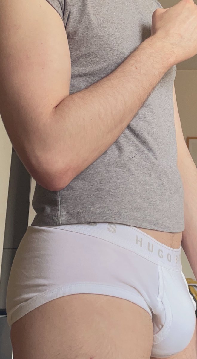 ThatGayTom's tweet photo. Showing off that bulge 🩲 https://t.co/Bz9ypQhUwK