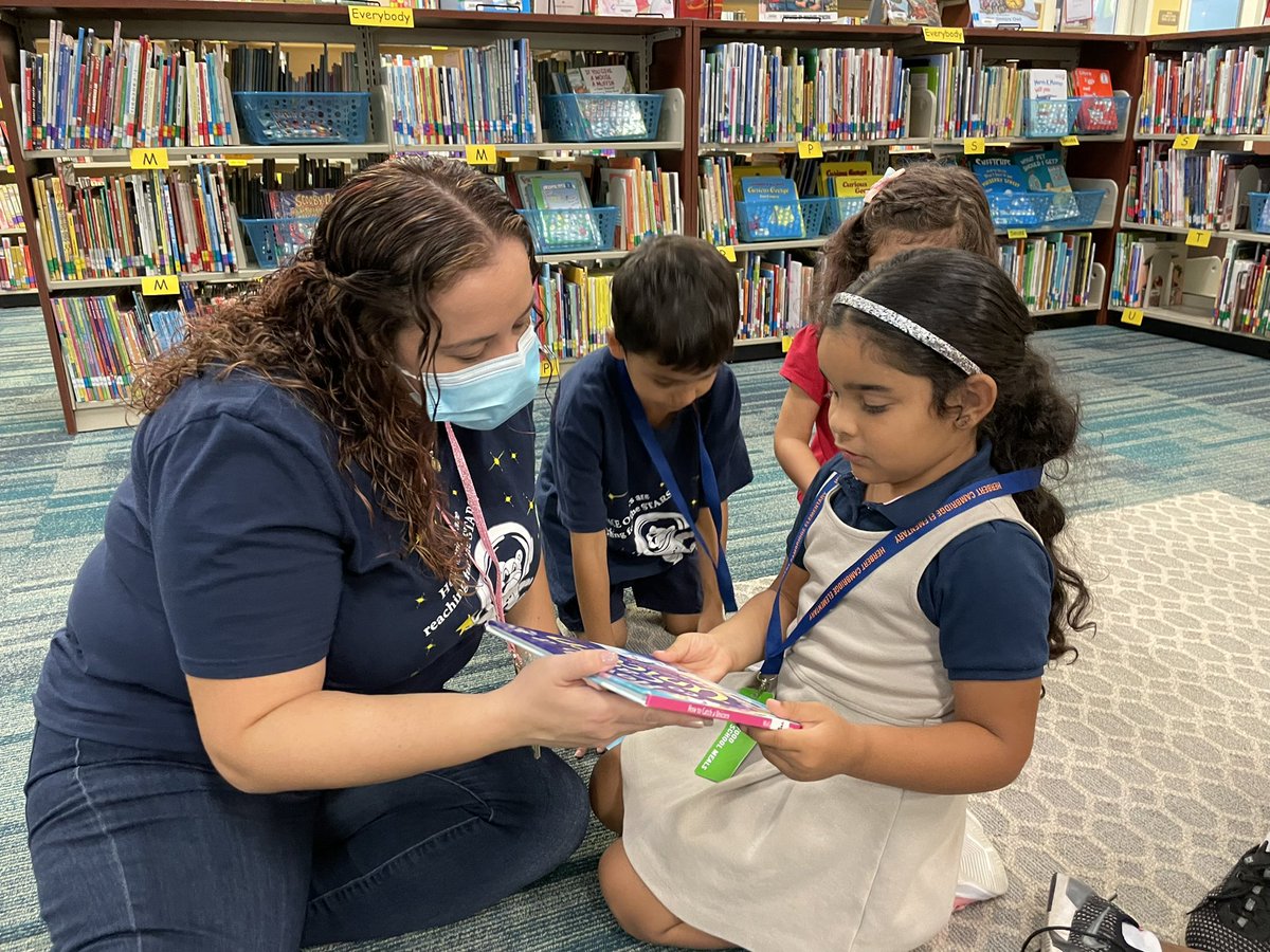 AmyPikeHCEMedia's tweet photo. We are so lucky to have Ms. Ramirez with us at HCE! She is always willing to help and do what is best for students.@KeniaZumba @hceotters @ccps @CCPSPLII @MissRandolphK #ELL https://t.co/mpLl5Hz68Z