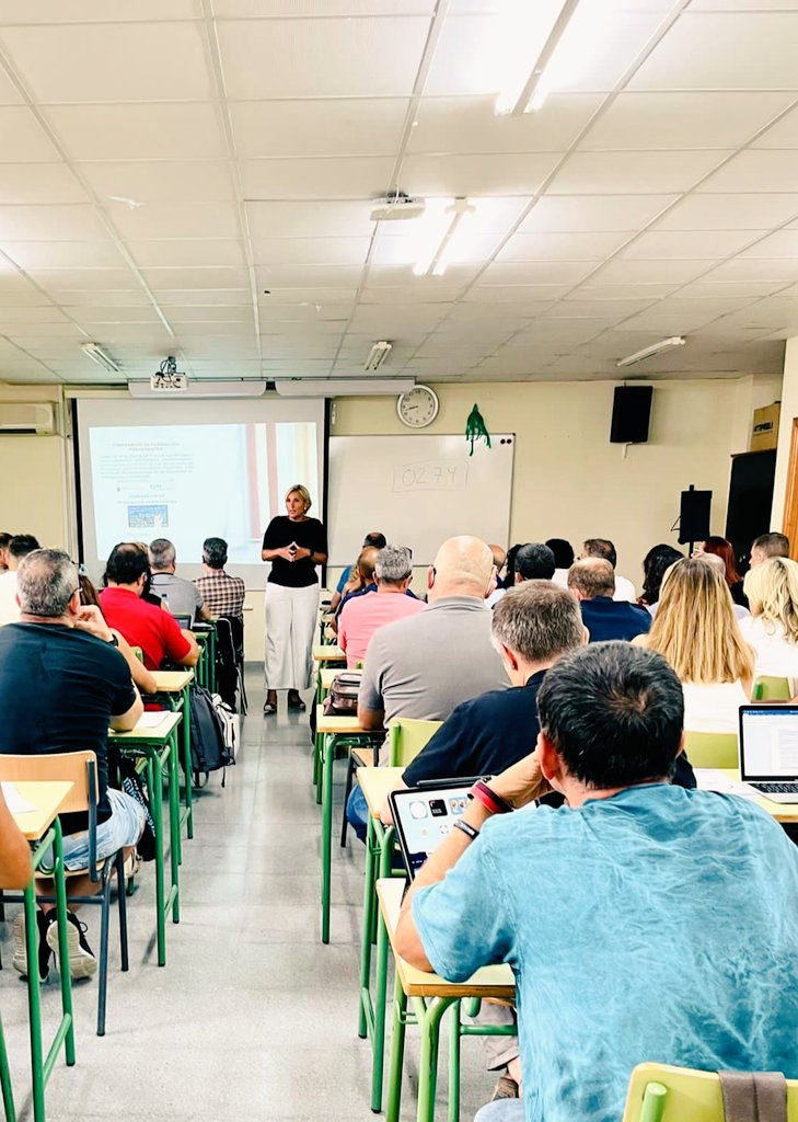 sifopcarm's tweet photo. 📢Empezamos #Digitalprof Acogida, formación técnicos educativos digitales #TED @Educarm 👩🏻‍💻🧑🏻‍💻 🔊 Muy pronto en todos los centros. #compdigedu @sifopcarm @CPRRegionMurcia @educaINTEF @VictorMarinNav https://t.co/yfaXCDkvn4