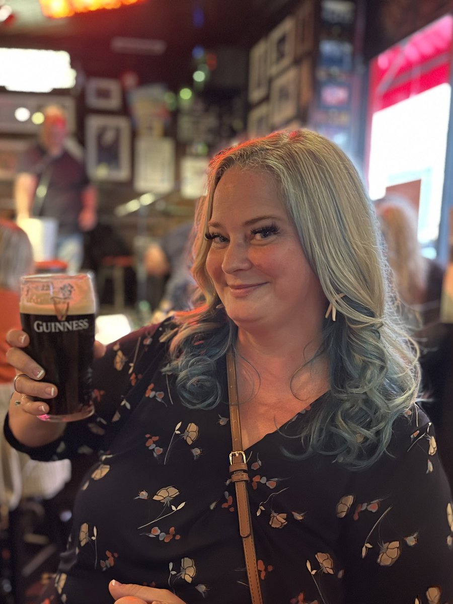 behaviorbabe's tweet photo. After an eventful time crossing the pond, we finally arrived in #Ireland. And it’s been magical! #ABAIIreland #ABAI2022 #Behaviorbabe #Guinness #BehaviorAnalyst #BehaviorAnalysis https://t.co/JFm0C4d7m7