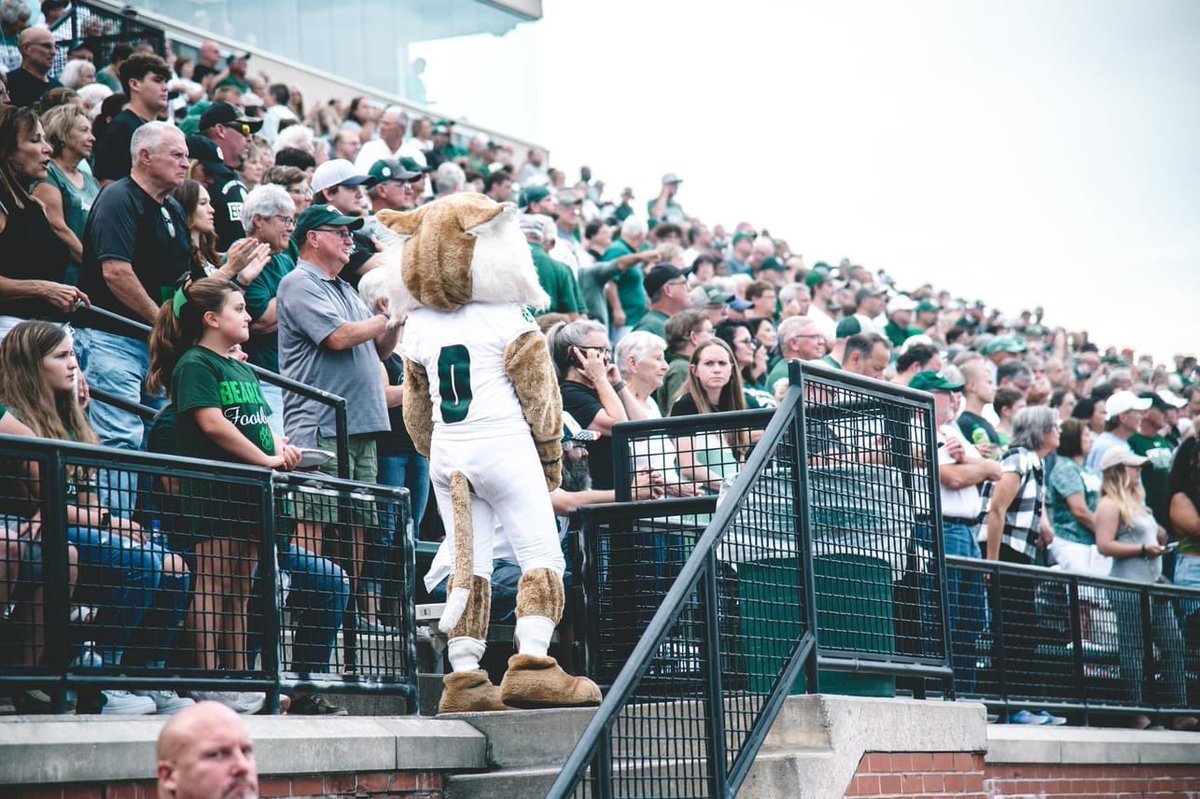 BobbytheBearcat's tweet photo. Happy #CollegeColorsDay! Wouldn’t want to represent any team in the country with the best fans ever! 

 #BleedGreen 🟩◻️🟩 https://t.co/EoSdAZXX91