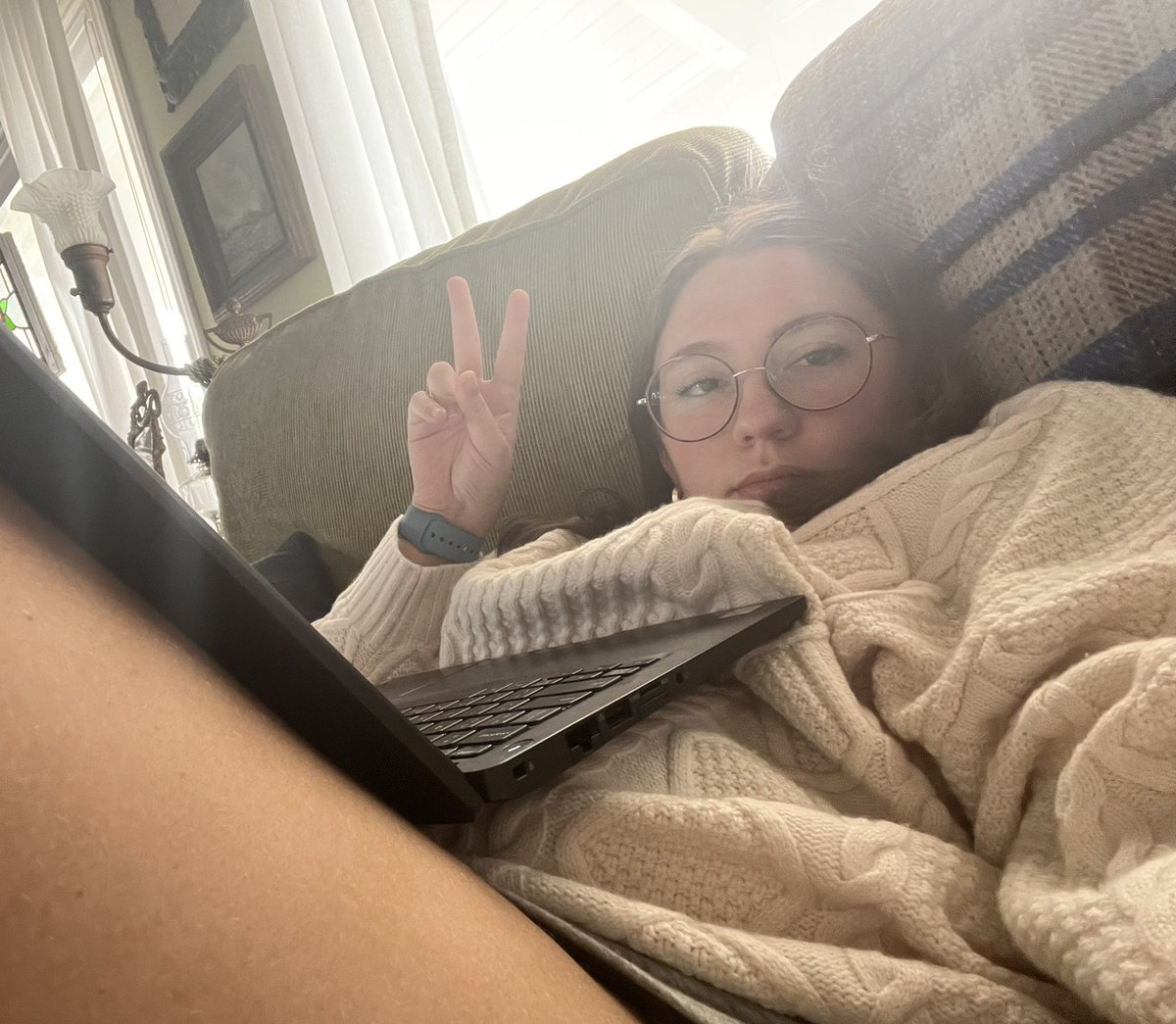 helloooimlauren's tweet photo. in case you’re wondering how your email finds me the friday before a long weekend https://t.co/7r2Qf4QU1T