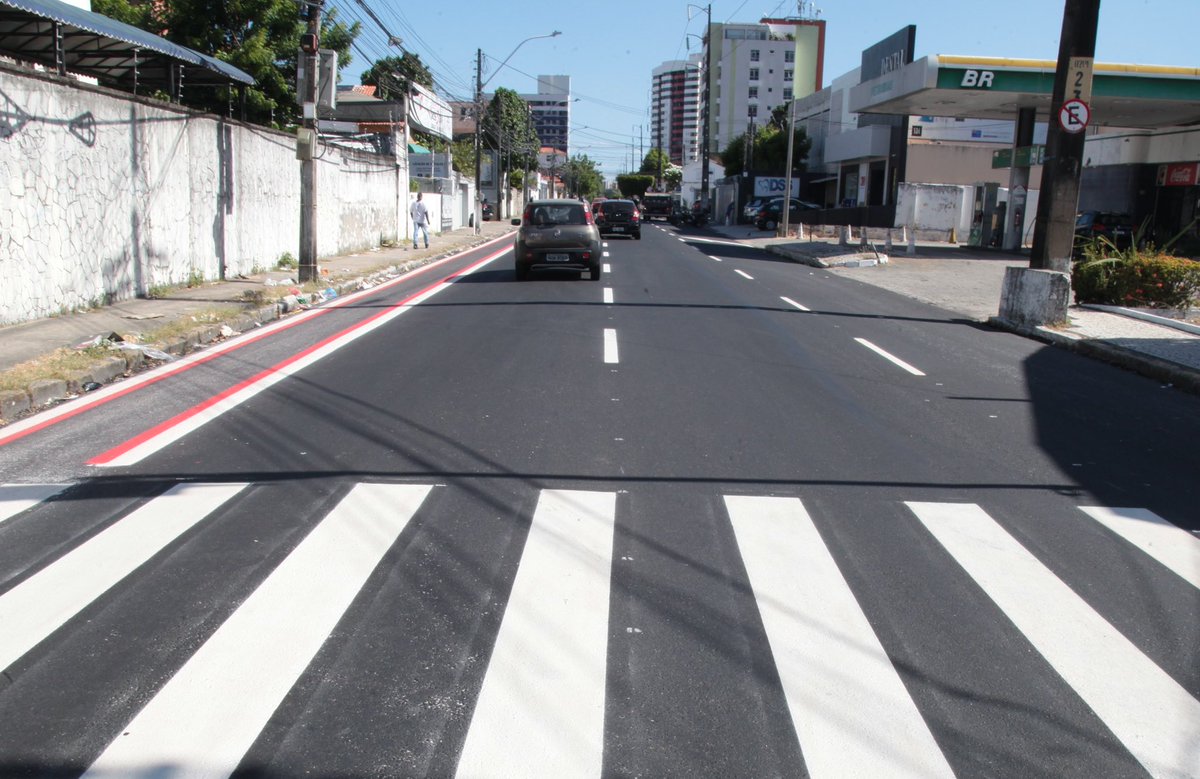 josesartoce's tweet photo. A avenida Rui Barbosa é a primeira via já renovada pelo Pacote de Recapeamento. Vejam como ela está agora, após receber nova pavimentação asfáltica e sinalização horizontal. https://t.co/7jy3aIqKzf