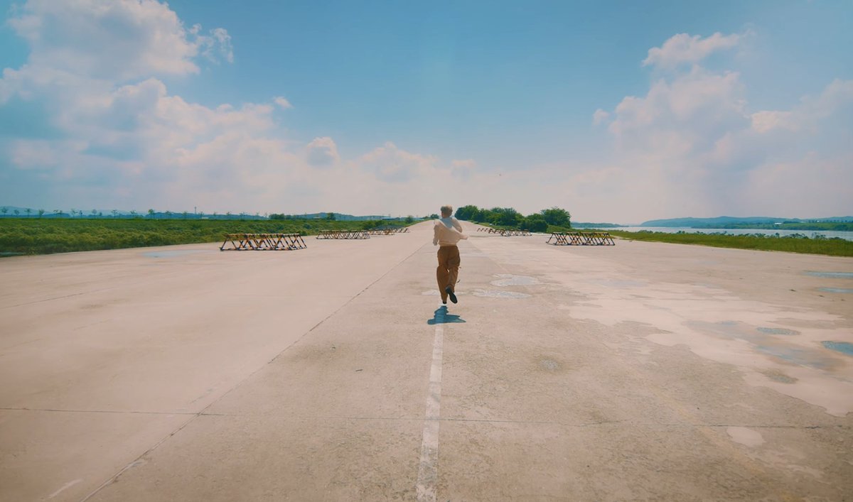 hwanstgrm's tweet photo. Outdoor set ☀☁

#김재환 #KIMJAEHWAN
#𝐄𝐦𝐩𝐭𝐲𝐃𝐫𝐞𝐚𝐦 #그시절우리는 https://t.co/K074o6n8YM