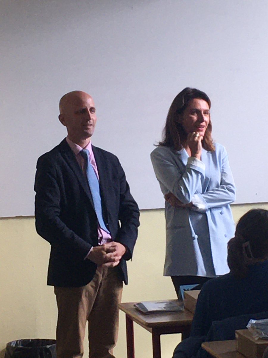 AldoFOSCHIA's tweet photo. Visite de rentrée de @C_MORANCAIS et @AndreMARTIN126 au #lycée St Charles-SteCroix à @LeMans avec Eric Martinez et Ghislain De Barmon. Remise d’ordinateurs portables aux élèves de 2nde et visite des travaux = Conseil régional @paysdelaloire au service de tous les jeunes ligériens https://t.co/j20h4iKGNb