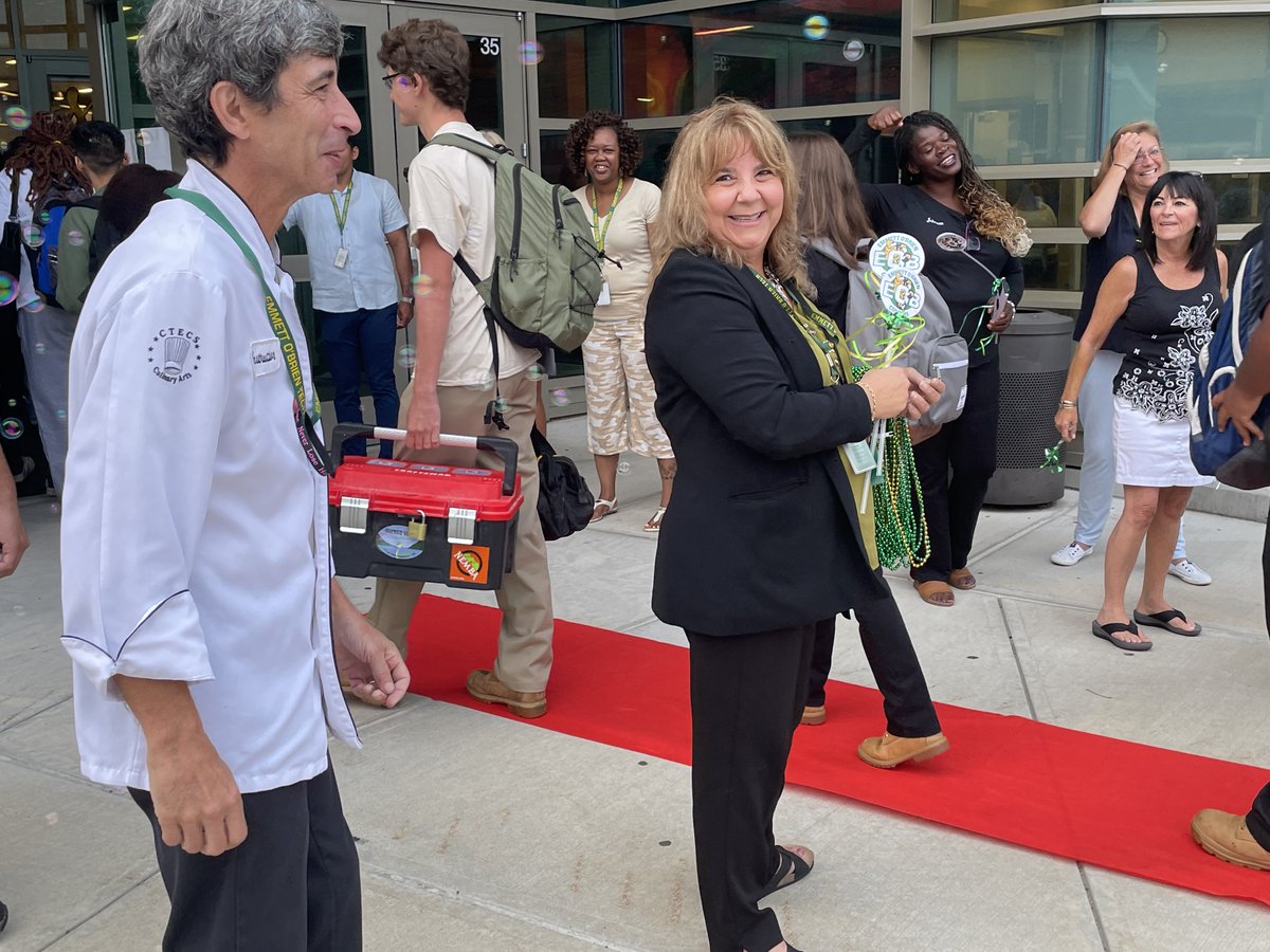CTTechHS's tweet photo. It's been a busy first week of school here at CTECS!๐๐๐
From all of us here, we hope you have a great 2022-2023 school year.
We can't wait to see what you achieve!
#CTECSworks #CTEworks #CTE #BackToSchool https://t.co/MublaCcDx7