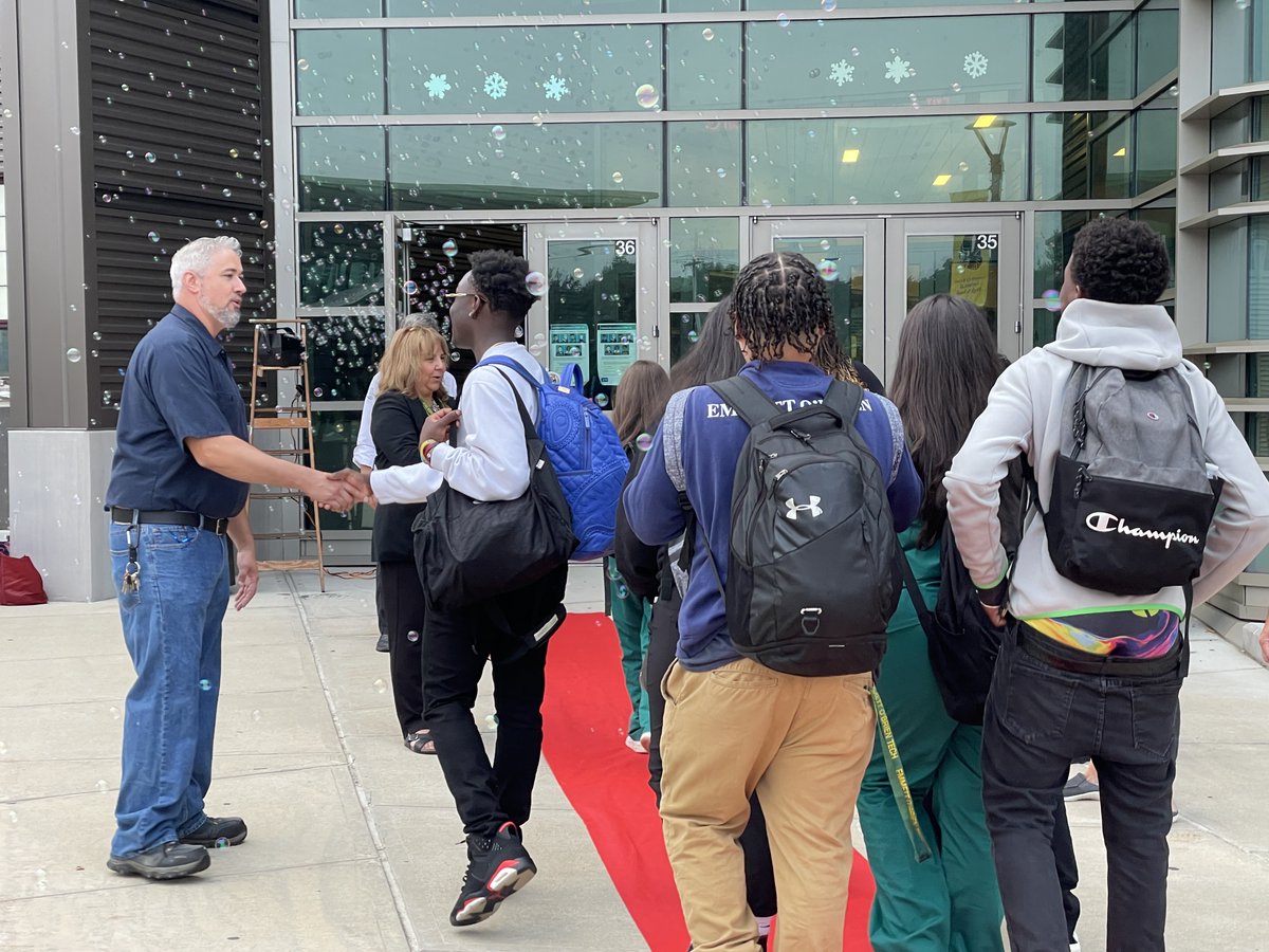 CTTechHS's tweet photo. It's been a busy first week of school here at CTECS!๐๐๐
From all of us here, we hope you have a great 2022-2023 school year.
We can't wait to see what you achieve!
#CTECSworks #CTEworks #CTE #BackToSchool https://t.co/MublaCcDx7