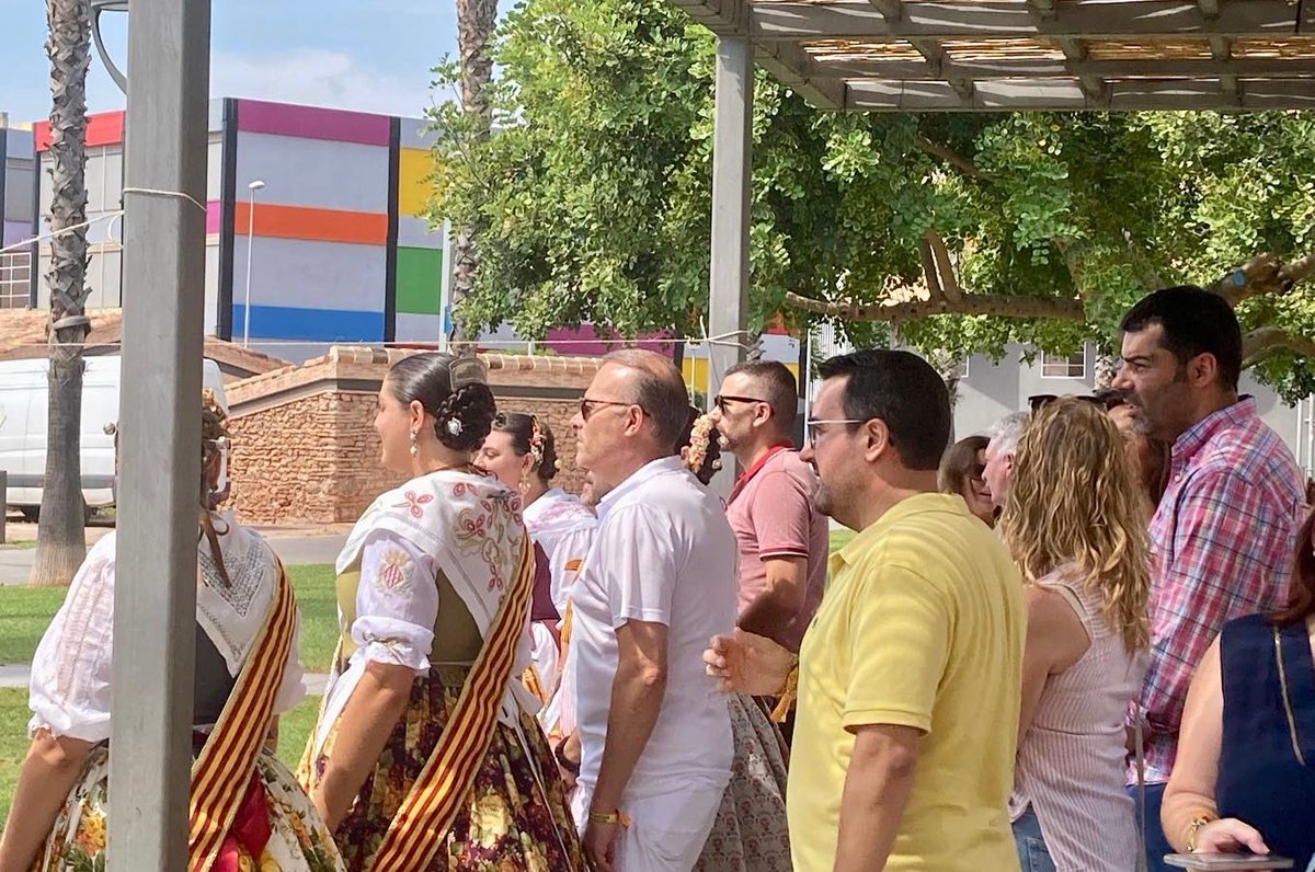 AdrianCasabo's tweet photo. ✅🎉 Preparats per a viure 10 intensos dies d’emoció, tradició i sentiment. Comencen les #festes en honor a la Mare de Déu de Gràcia. Bones festes, Vila-real! 😉 #MDG22 https://t.co/RYD1pToD7D