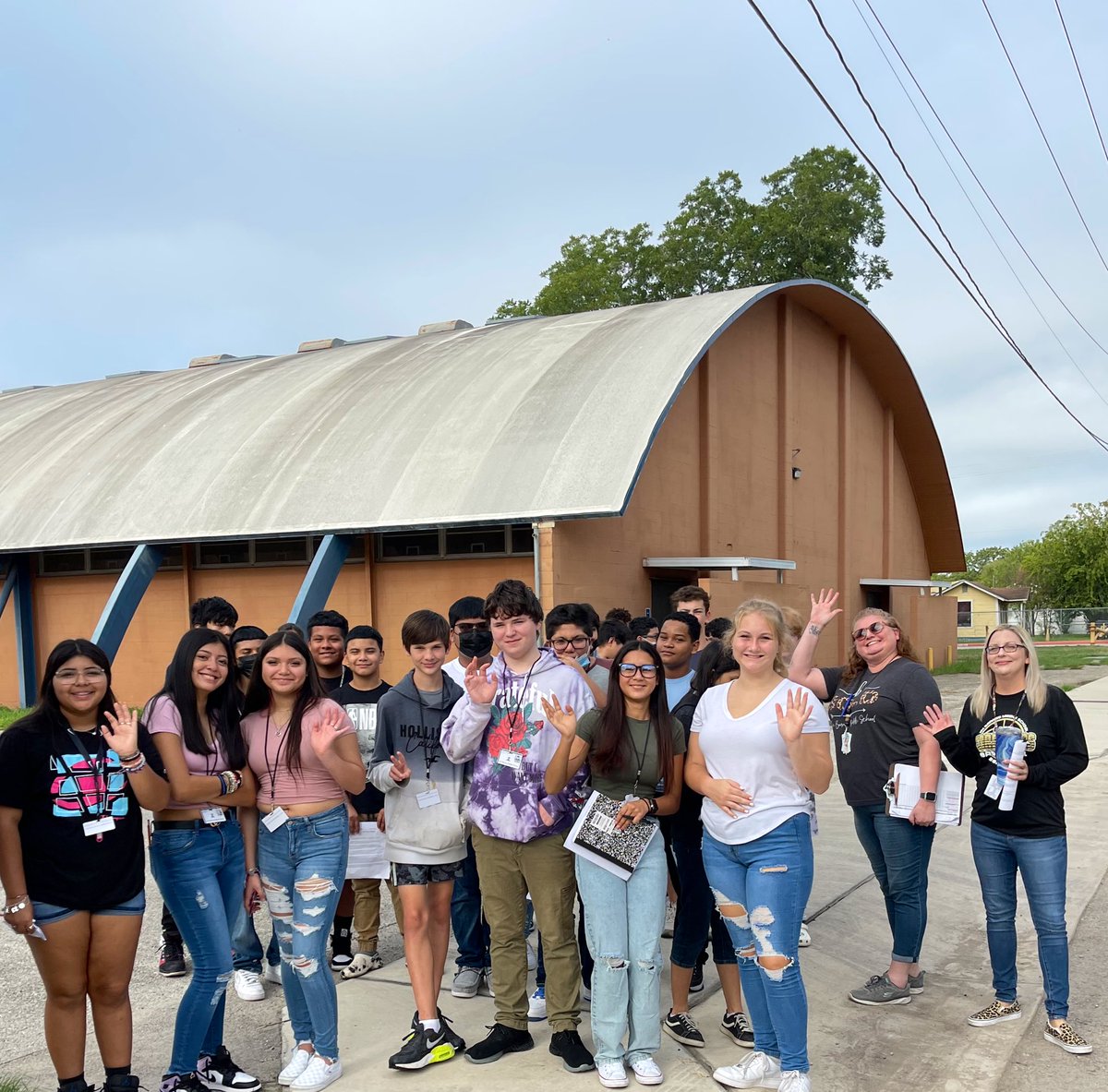 Equitable_Edu's tweet photo. Barnes MS students had an opportunity to visit the historic Ball campus as part of their History in Pictures project-based learning class. Thank you Ms. Driskill and Ms. Smith for getting our students out to explore and learn in our community! #WeAreSeguin #SchoolRedesign https://t.co/Hx8qU91VKR