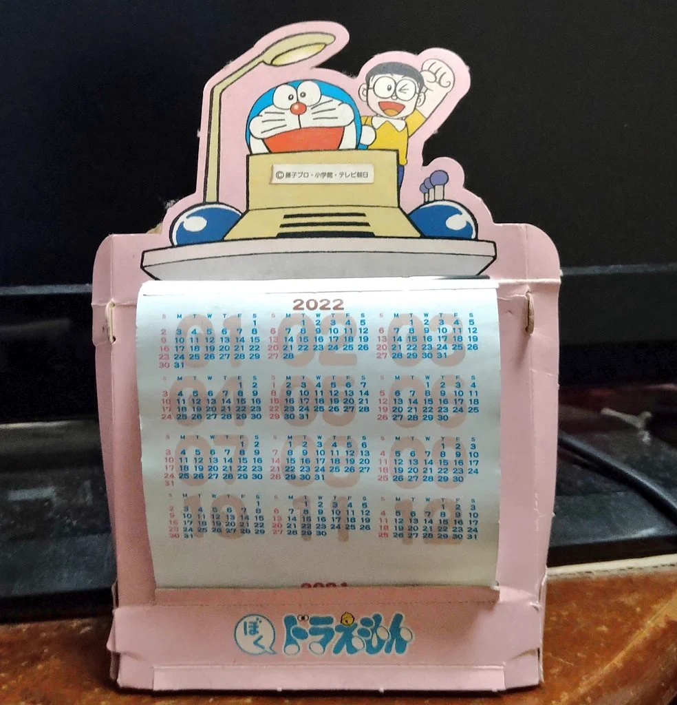 あと90年も使えちゃう！ドラえもんの卓上カレンダー。