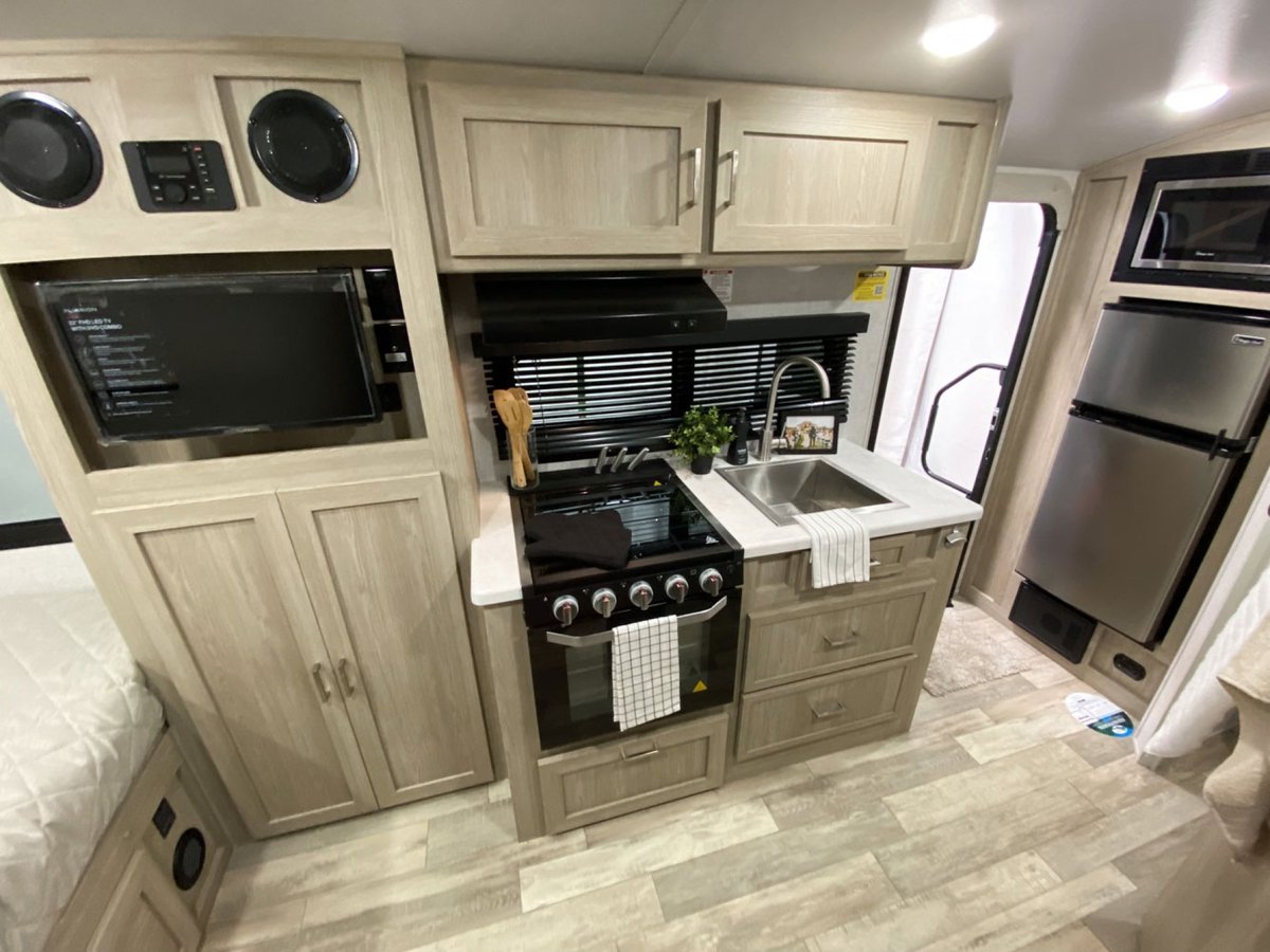 GoodSam's tweet photo. Need a 𝘭𝘪𝘵𝘵𝘭𝘦 getaway? Because I have the perfect 𝘭𝘪𝘵𝘵𝘭𝘦 RV rental for you!
Tag someone who needs this 𝟮𝟬𝟮𝟭 𝗙𝗼𝗿𝗿𝗲𝘀𝘁 𝗥𝗶𝘃𝗲𝗿 𝗚𝗲𝗼 𝗣𝗿𝗼 from #GoodSamRVRentals ⤵️ https://t.co/W5CJwlNbzm