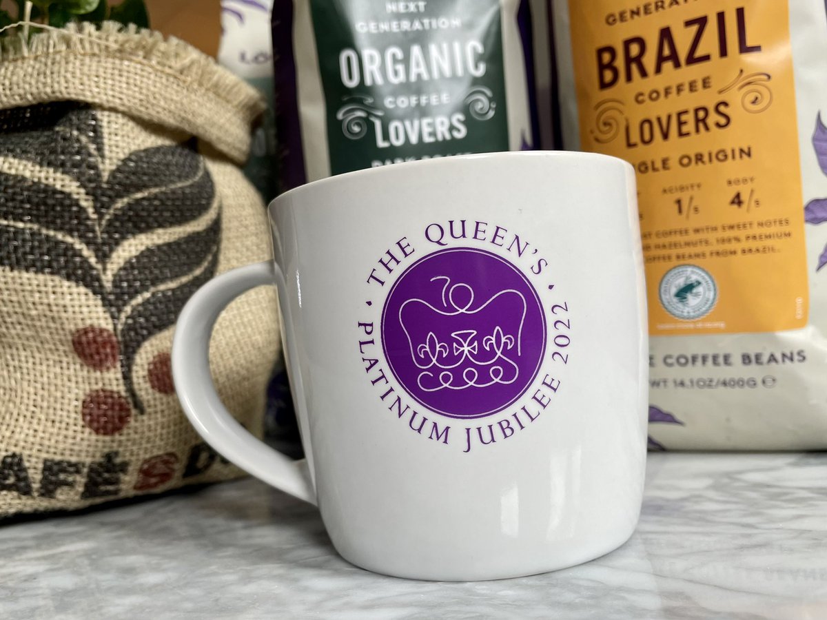 Avslutar en intensiv vecka med att träffa Judith Gough, Storbritanniens ambassadör i Sverige. Glad för att hon uppmärksammat Löfbergs brittiska framgångar – och för att drottningen valde rätt färg på sin jubileumskaffekopp! 😊 #löfbergs