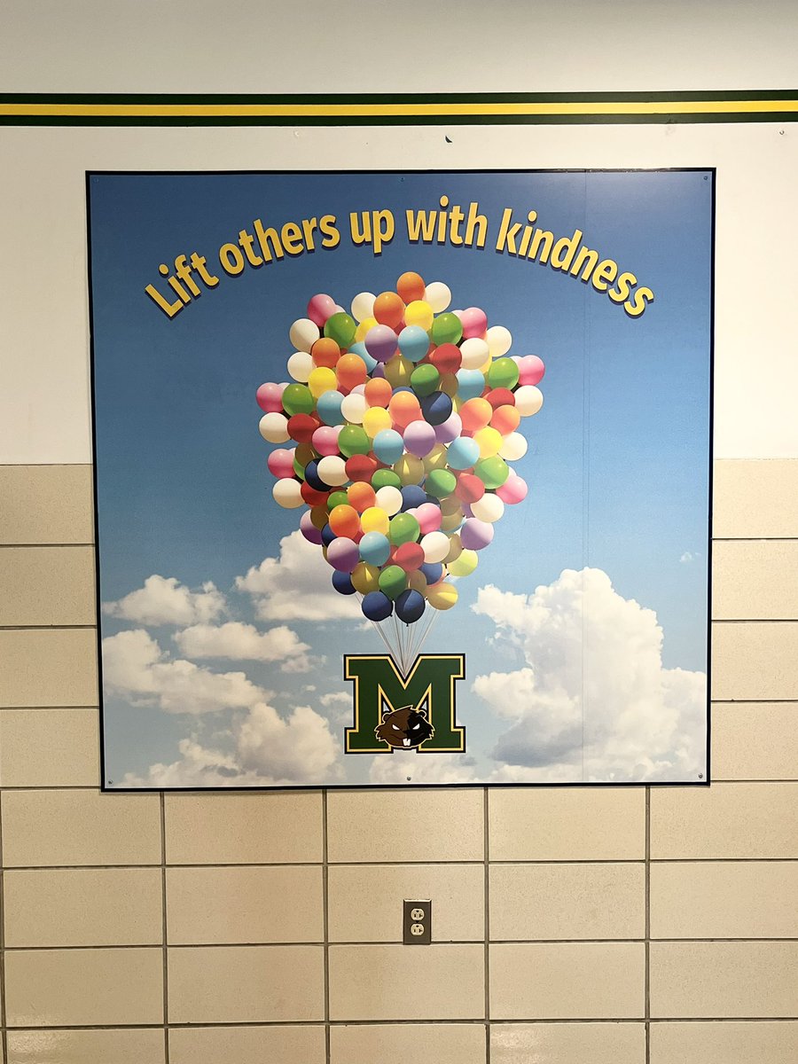 Pereira_Martin_'s tweet photo. No days off, even when the kids are away we are hard at work making Martin Middle School a better place! πππ¦«This beautiful mural is the work of our Helping Hands Club #martinpride #woodchucknation @Taunton_Schools https://t.co/GIDlptVfqg