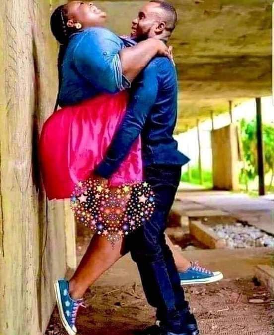 من يحبك سيرفعك بين يديه كطفلة 
  دون أن يبالي من إنزلاق غضروف 
في عاموده الفقري... 
"فقط من يُحبكِ"😂