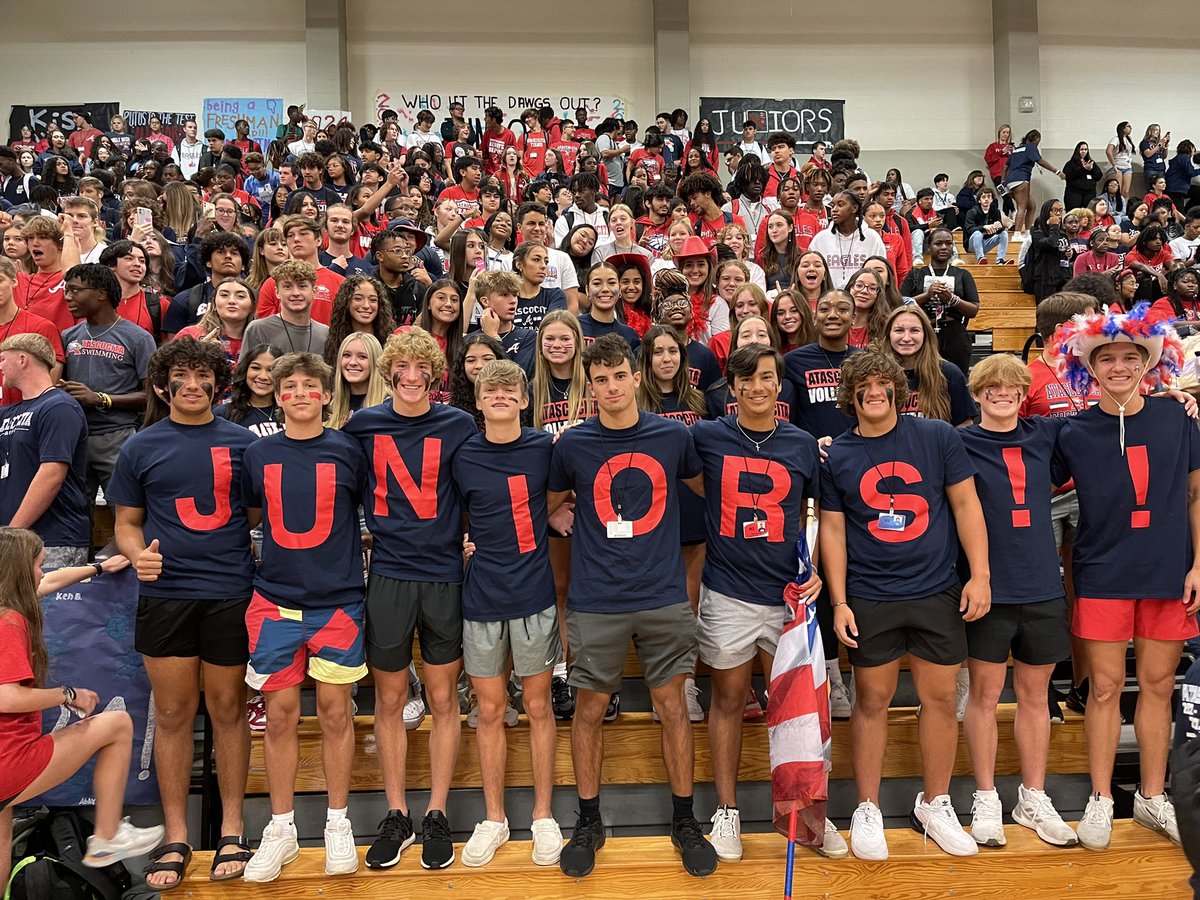 Emily_delaHaye's tweet photo. We take pep rallies very seriously around here. @HumbleISD_AHS https://t.co/RJhf8J5yDc