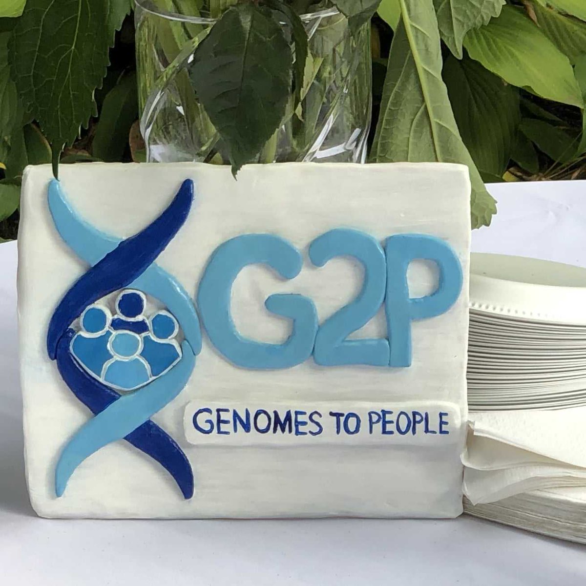 One of our talented summer trainees, Sophia Seitz-Shewmon, made this beautiful plaque for us. It's amazing how everyone in our research group is so multifaceted, but we all share one common interest: preventive genomics.🧬

#GeneChat #PreventiveGenomics #Research #Team