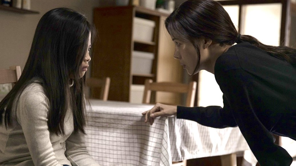 โหเรื่องนี้เศร้าและโหดร้ายมาก ที่เกาหลีเคยมีคดีฆาตกรรมที่ฆาตกรเป็นเด็กอายุน้อยที่สุดเท่าที่เคยมีมา เด็กคนนี้ลงมือฆ่าน้องสาวอย่างโหดเหี้ยมและยอมรับสารภาพ แต่เด็กคนนี้ไม่ใช่คนร้ายตัวจริง! ทุกอย่างเป็นฝีมือแม่เลี้ยงใจร้ายที่บงการทรมานเด็กทั้งสองคนร่วม 450 วัน (อ่านต่อในเมนชั่น)