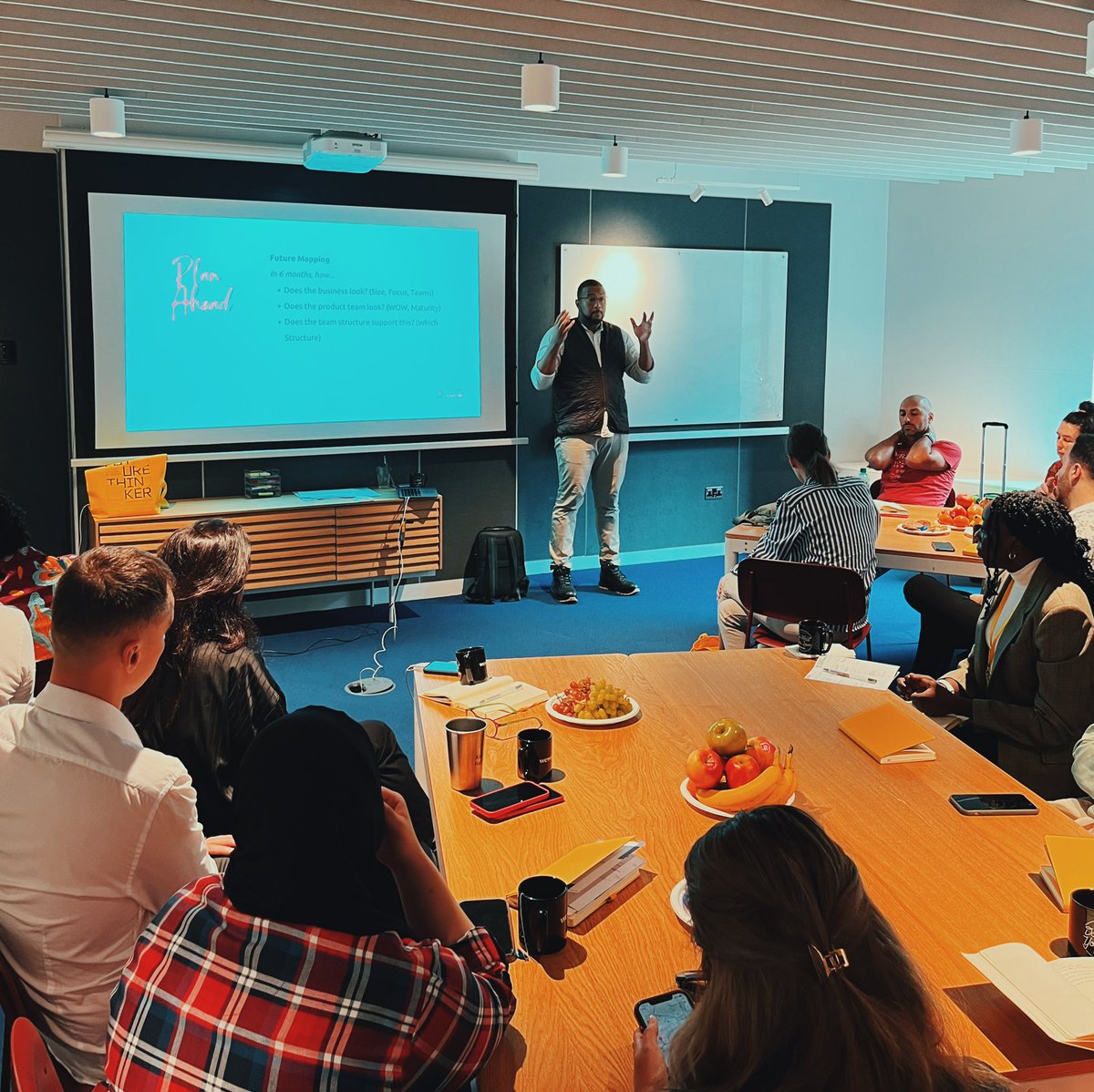 FLondonAcademy's tweet photo. Kieron-Scott Woodhouse @KieronScott from Dext opening the last day of our UX &amp; Product Design Week with an insightful session on how to measure the value of design and how to structure you team for success #fla_uxpd https://t.co/Er65oAIHho