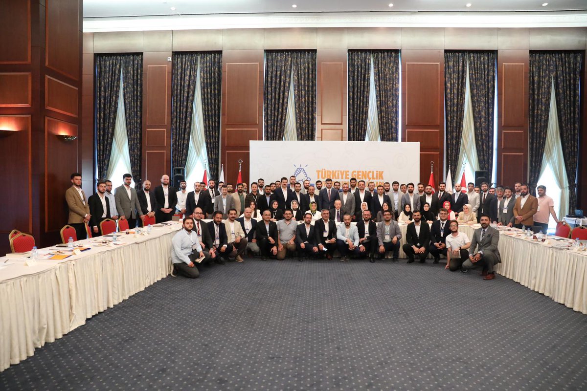 Sayın Cumhurbaşkanımız'ın teşrifleriyle, Ak Parti Gençlik Kolları tarafından organize edilen Türkiye Gençlik STK'ları buluşmasına Yeditepe Fikir ve Araştırma Grubumuz adına Yönetim Kurulu Üyemiz Emre YILMAZ katılmıştır.

yeditepegrubu.com/single-post/t%…