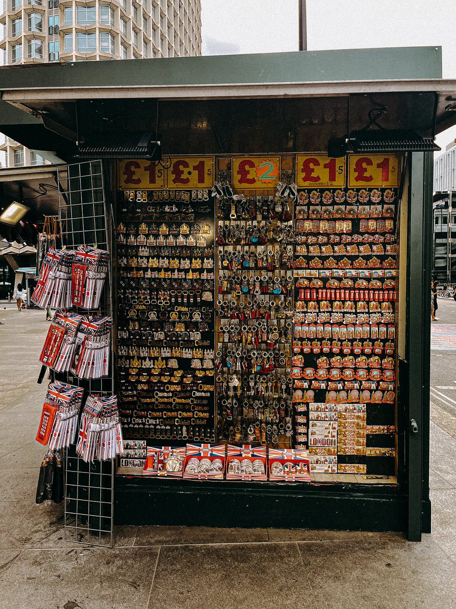 HELLO LONDON! #streetphotography #darkmoodphotography #darkphoto