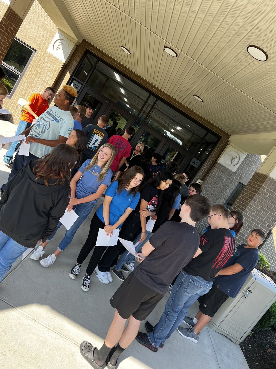 mrskatelinking's tweet photo. @JenniAberli @monroekyschools @mchsfalcons @MonroeCoMS @JHCcardinals @ThompsonWind @CTLonline Check out some of these ALM strategies being used in our classrooms! 🔥@CecileeEnnis #pairedverbalfluency #clockpartners https://t.co/kB0NXiupV2
