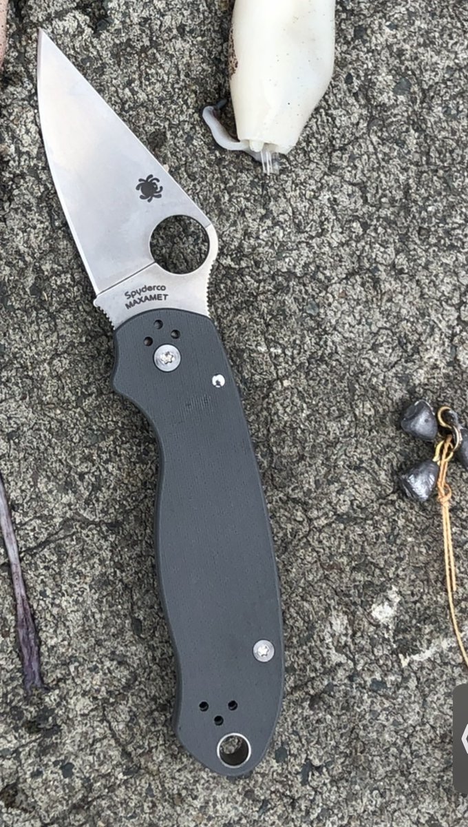 cam20220's tweet photo. @Naaackers A Spyderco Para 3 with Maxamet steel, and a Magpul DAKA Everyday wallet https://t.co/noMH8jQsrm