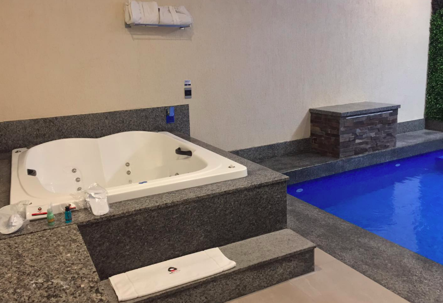 AutoHacienda's tweet photo. Alberca, Jacuzzi, cabina de vapor y toda la comodidad que brinda el interior de la suite totalmente renovada.
¡Gracias a todas y todos por visitarnos!
😎 https://t.co/TckQmotv0S