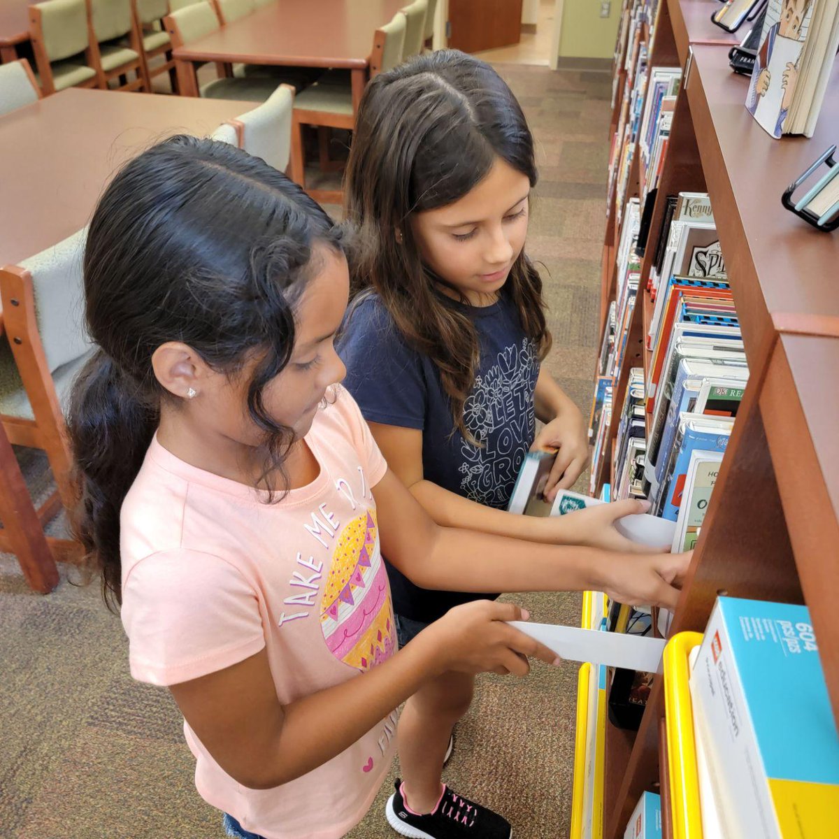HerringtonRRISD's tweet photo. Excited and engaged 2nd grade readers and writers!  Here they are going to the library, checking out "just right" books, and drafting their own stories! @RoundRockISD https://t.co/cFN4g5RLqT