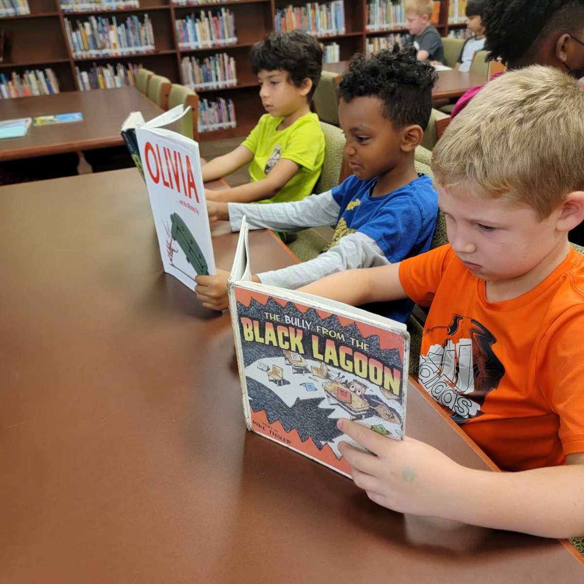 HerringtonRRISD's tweet photo. Excited and engaged 2nd grade readers and writers!  Here they are going to the library, checking out "just right" books, and drafting their own stories! @RoundRockISD https://t.co/cFN4g5RLqT