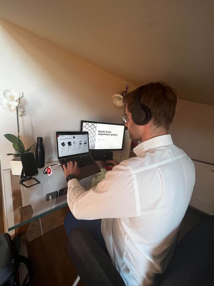 wonderflow's tweet image. To honor one of our hard-working colleagues, we asked Gabe, our Market Analyst, on his #smartworkingtips to boost productivity in the office or home! He shares: Maintain a tidy desk, add bright colors, get a 2nd screen, &amp;amp; wear collared/buttoned shirts at least on camera!