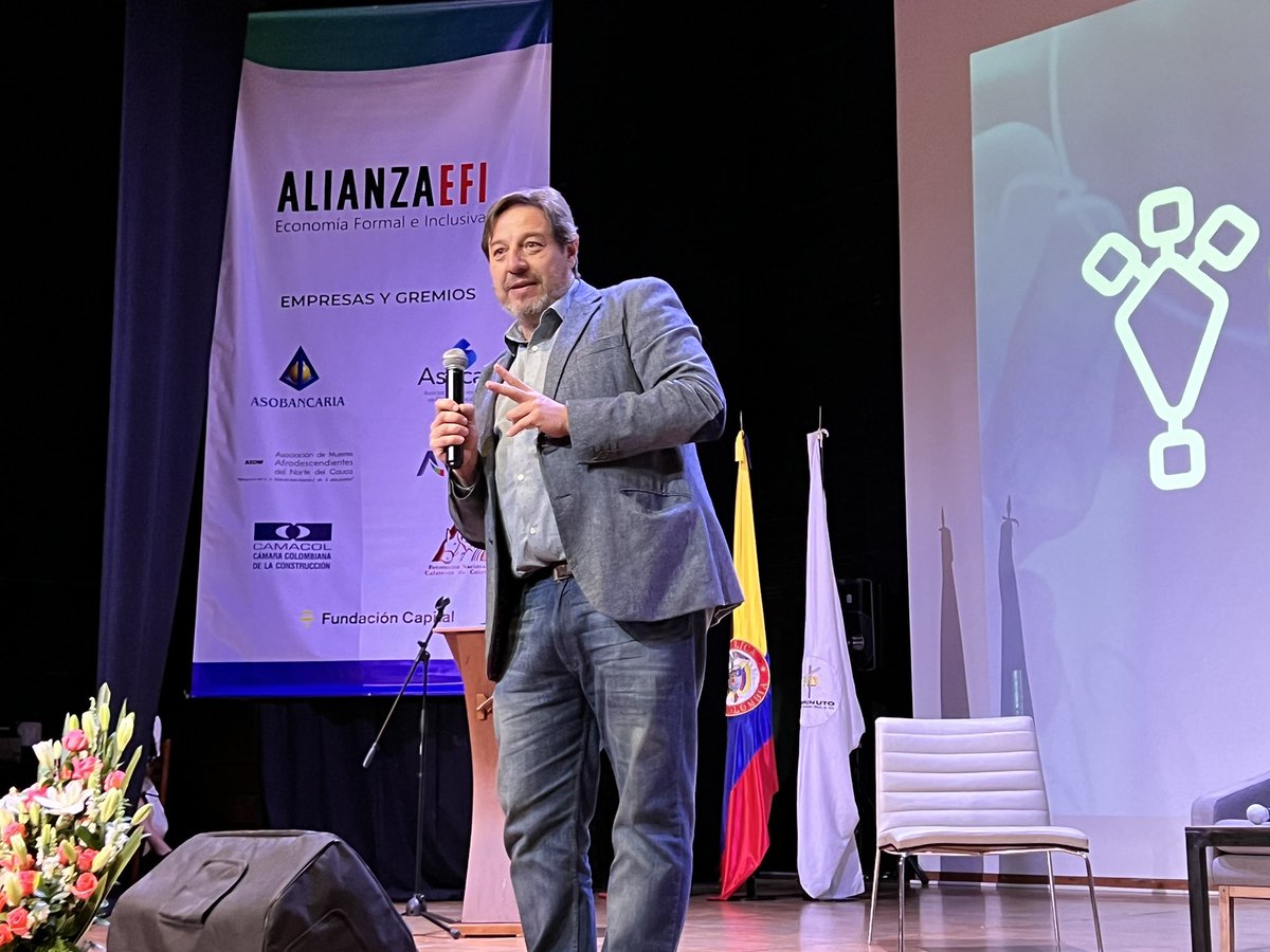 AlianzaEfi's tweet photo. Hoy, en #CIIIE, escuchamos a Guillermo Mastrini docente e investigador de @UNQoficial hablándonos sobre la relación: cultura, comunicación y economía.
#IndustriasCreativasyCulturales
@ColCientifica @UNIMINUTOSP https://t.co/FvLStAEwH0