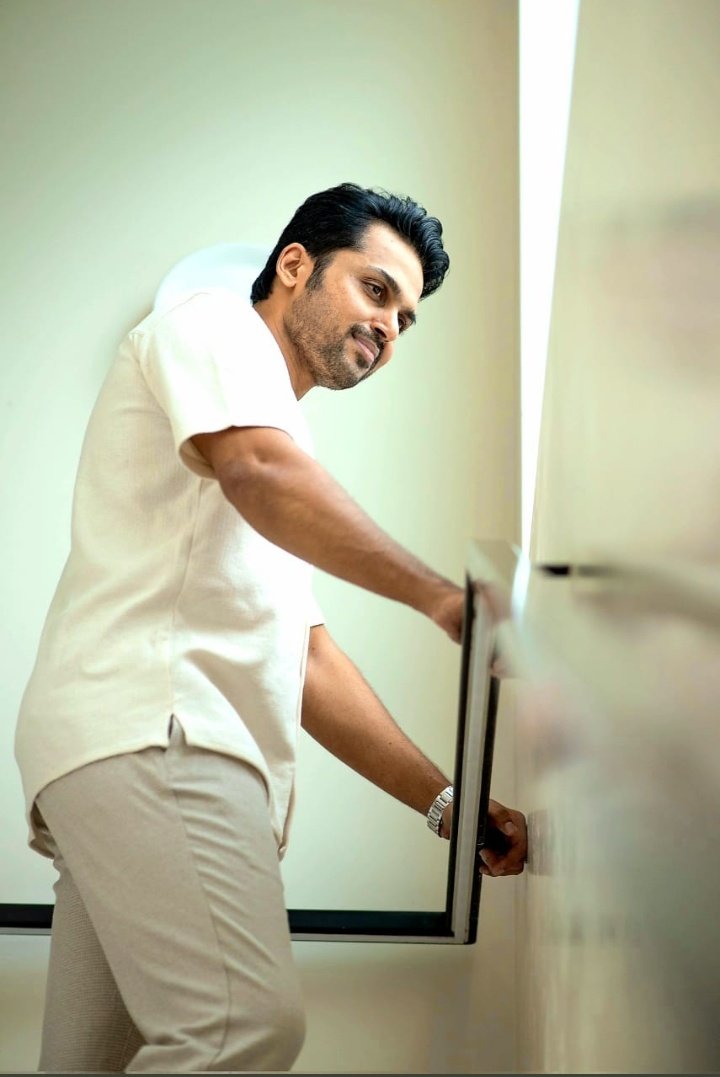 thilakrlm14's tweet photo. Stylish King Thalaivan @Karthi_Offl Anna... 💯❤️😘

#Karthi #Viruman #PonniyinSelvan #PS1 #Sardar #SardarDiwali #Kaithi2 #Karthi24 #Karthi25 https://t.co/7WPIu9reR2