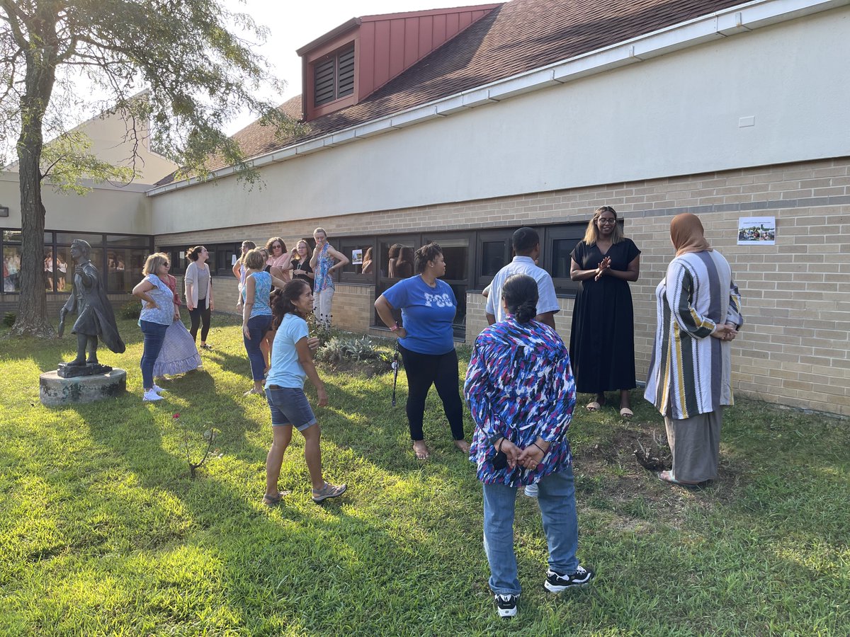 GreenKidsANS's tweet photo. We had so much fun joining @es_flower last week for a big community builder activity to kick off a new school year of Green School programming! @Cre8tiveLib @ANSgina https://t.co/hfgXT6UMk2