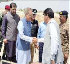 marrisaba1's tweet photo. صدر مملکت پاکستان عارف علوی  نےبلوچستان کے��لاقےڈیرہ مراد جمالی  اور نصیر آباد کے سیلاب سے متاثرہ علاقوں کا دورہ کیاجہاں پر  انہیں سیلاب سے متعلق جاری آپریشنز کے بارے میں بریفنگ دی گئی صدر پاکستان عارف علوی نے کہا کہ  پوری قوم مشکل  کی اس گھڑی میں بلوچ بھائیوں کے ساتھ کھڑی ہے https://t.co/HYwIdQfXQm